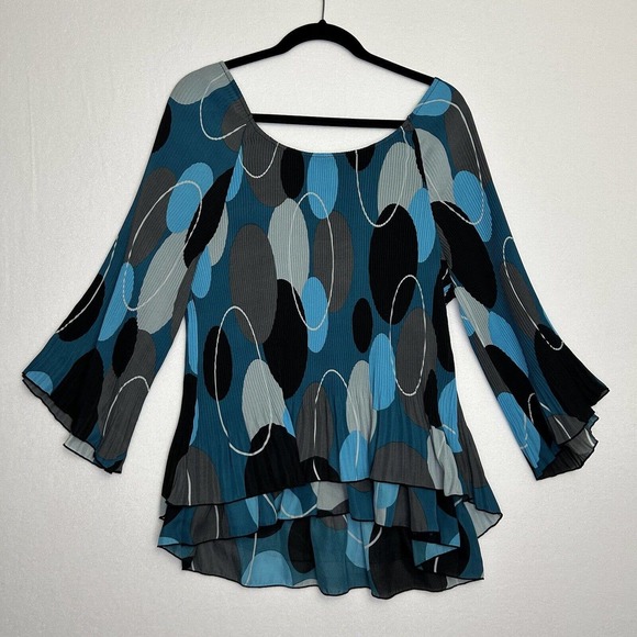 Signature By Larry Levine layered Flare Sleeve abstract circle Blouse 1X Plus - Picture 4 of 5